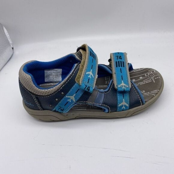 Clarks Kid’s Jet Themed Velcro Leather Light Up Sandals - Picture 8 of 13